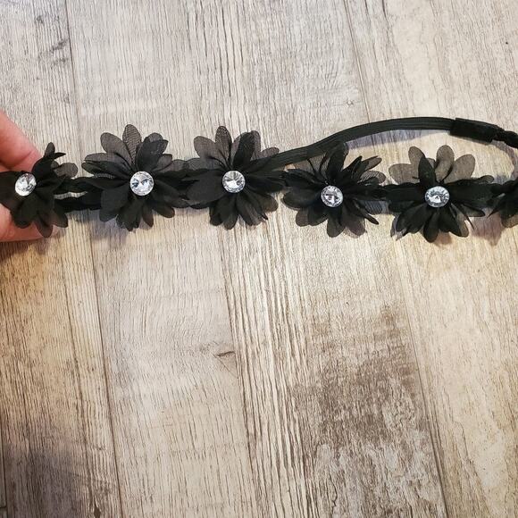 𝅺Black floral headband - Picture 1 of 3